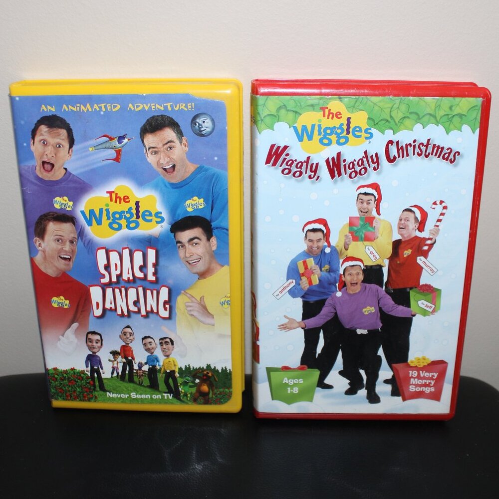3/$77❤️2 x The Wiggles: Wiggly, Wiggly Christmas + Space Dancing Clamshell VHS